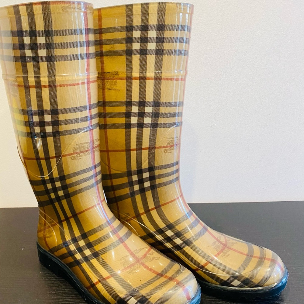 COPY - Burberry rain boots